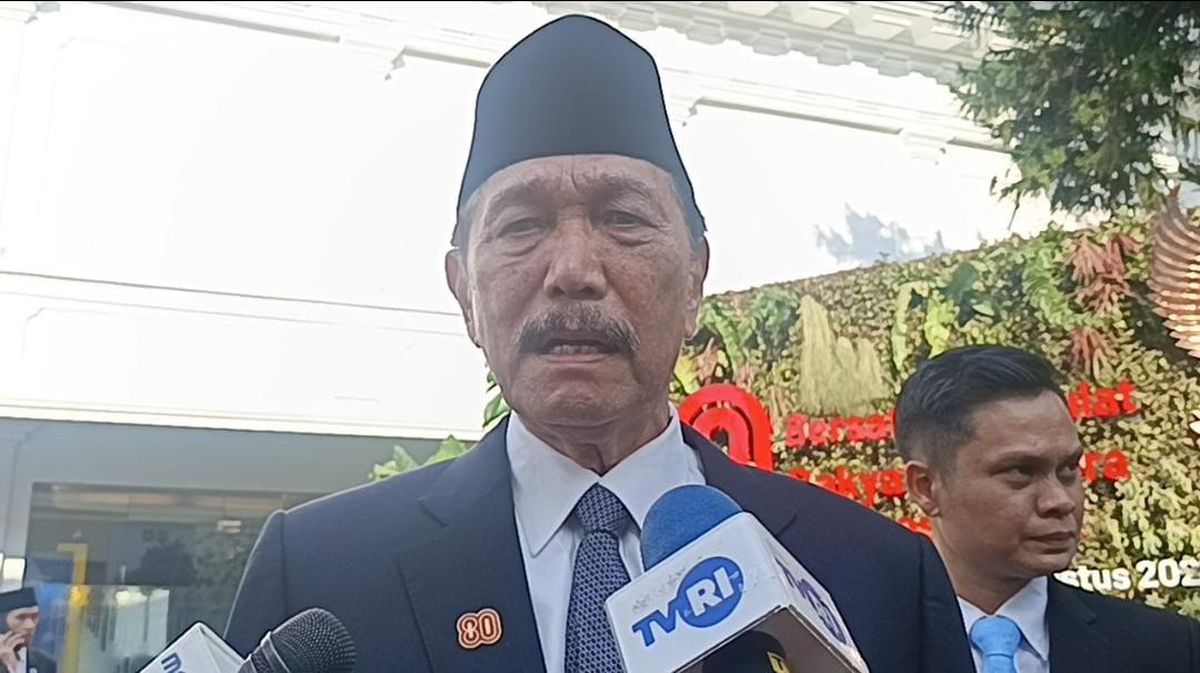 Luhut Ungkap Rencana Bansos via Aplikasi Digital