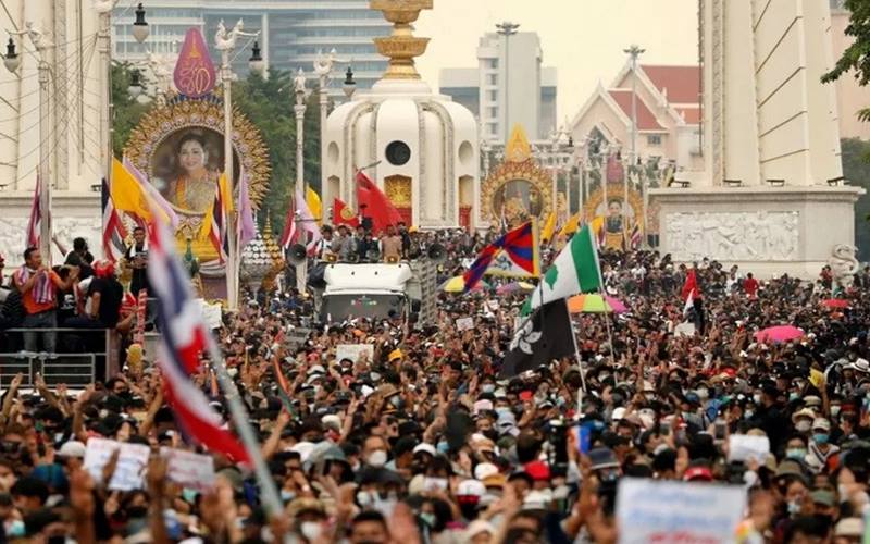Pasar Indonesia & Thailand Terguncang Gejolak Politik