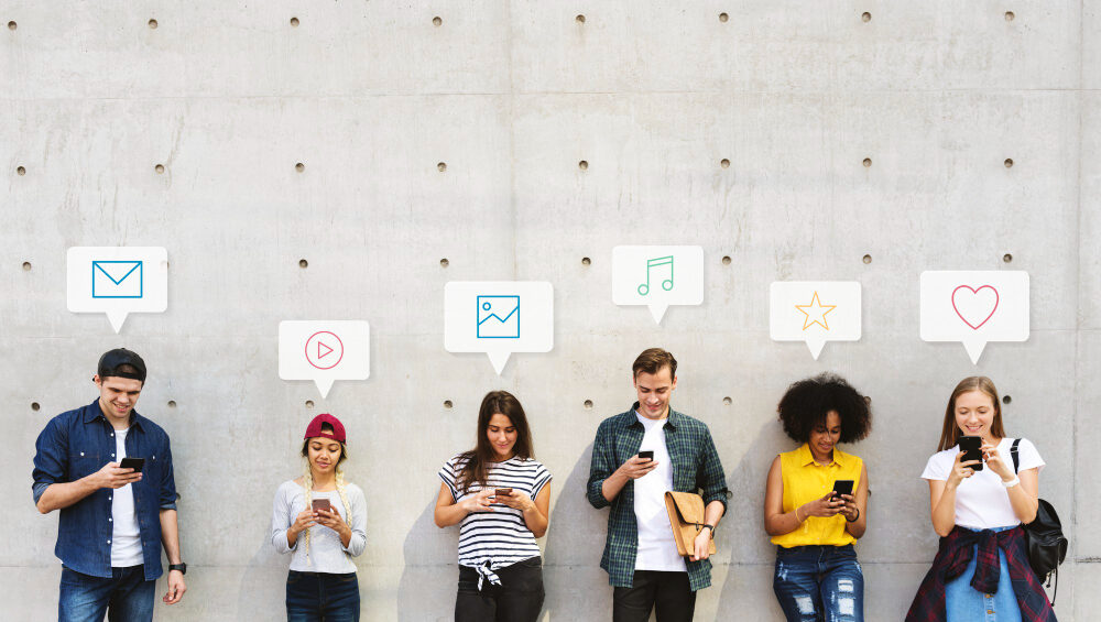 Generasi Z dan Tantangan Identitas Budaya di Era Digital