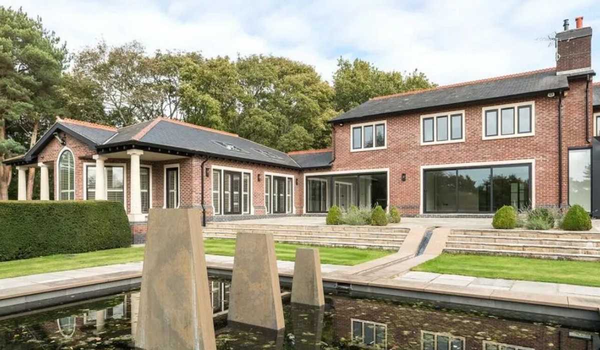Mansion Mewah di Cheshire Mirip Trafford Centre Dijual